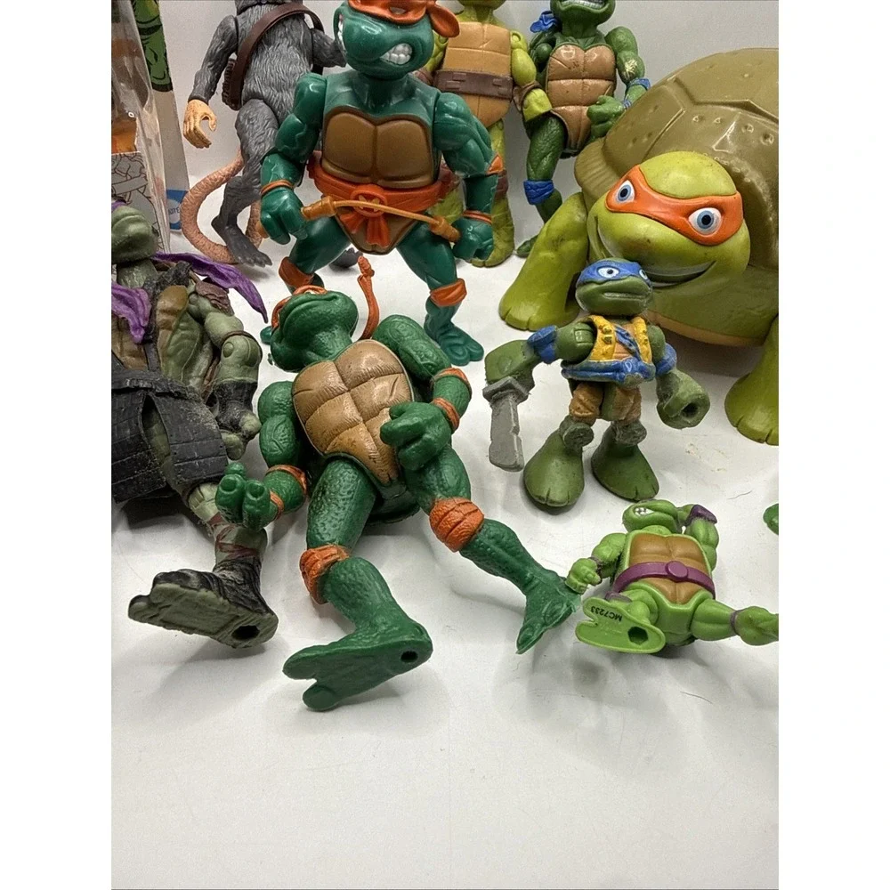 LOT 19 TEENAGE‎ MUTANT NINJA TURTLES ACTION FIGURES